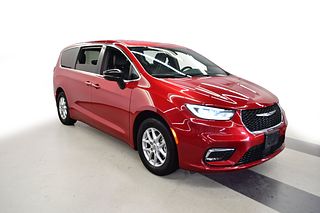 Thumbnail - 2025 Chrysler Pacifica
