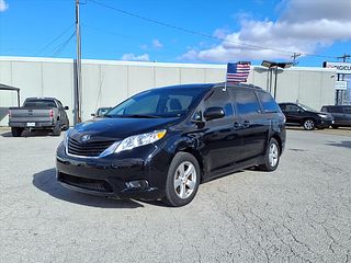 Thumbnail - 2011 Toyota Sienna