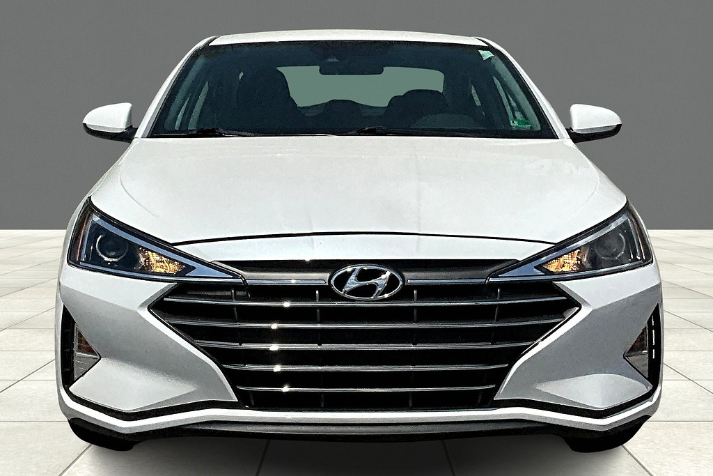 2019 Hyundai ELANTRA Located at Cole Auto Outlet light-box-slides