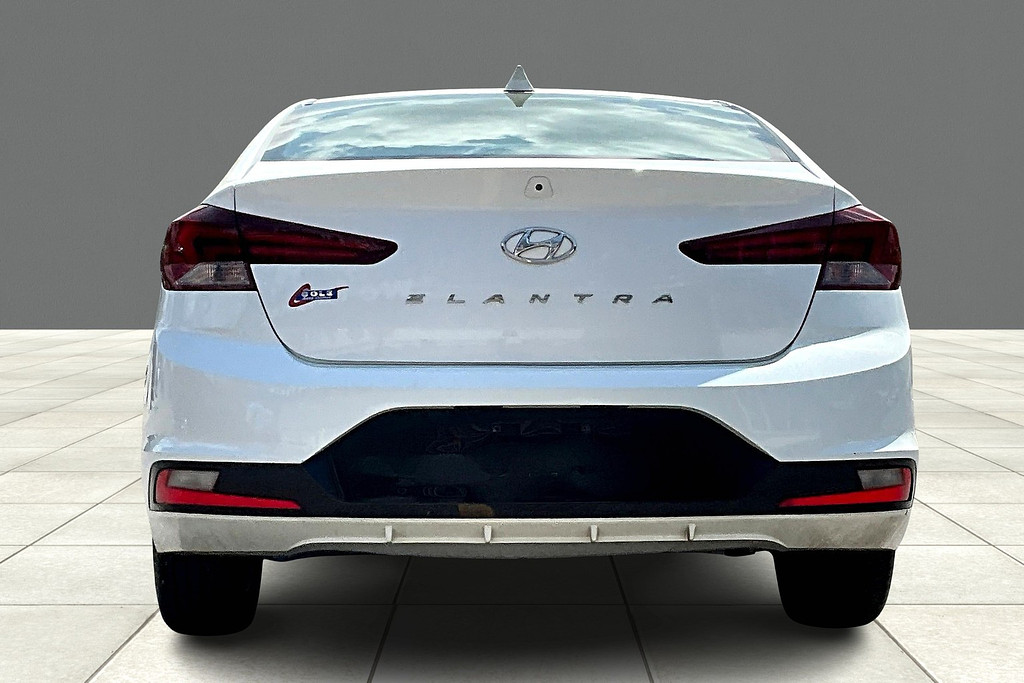 2019 Hyundai ELANTRA Located at Cole Auto Outlet light-box-slides