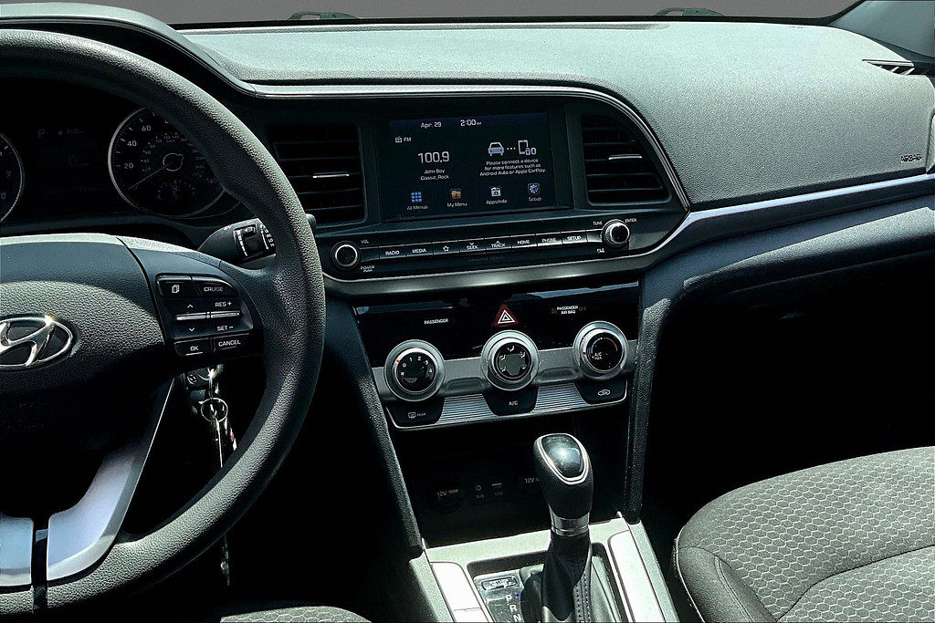 2019 Hyundai ELANTRA Located at Cole Auto Outlet light-box-slides