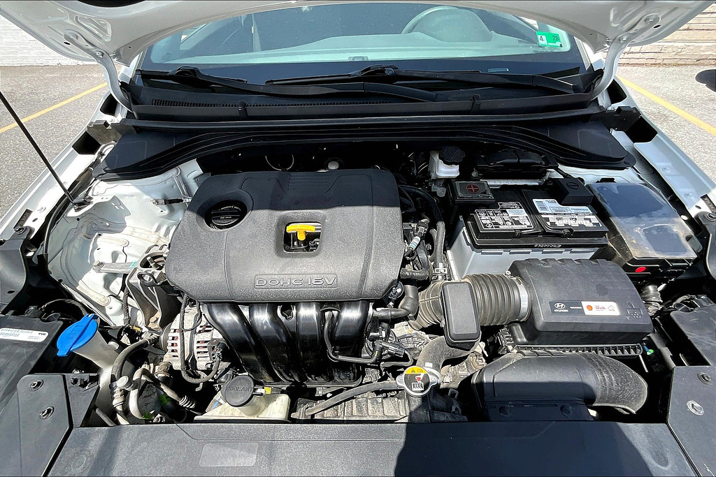 2019 Hyundai ELANTRA Located at Cole Auto Outlet slide-image