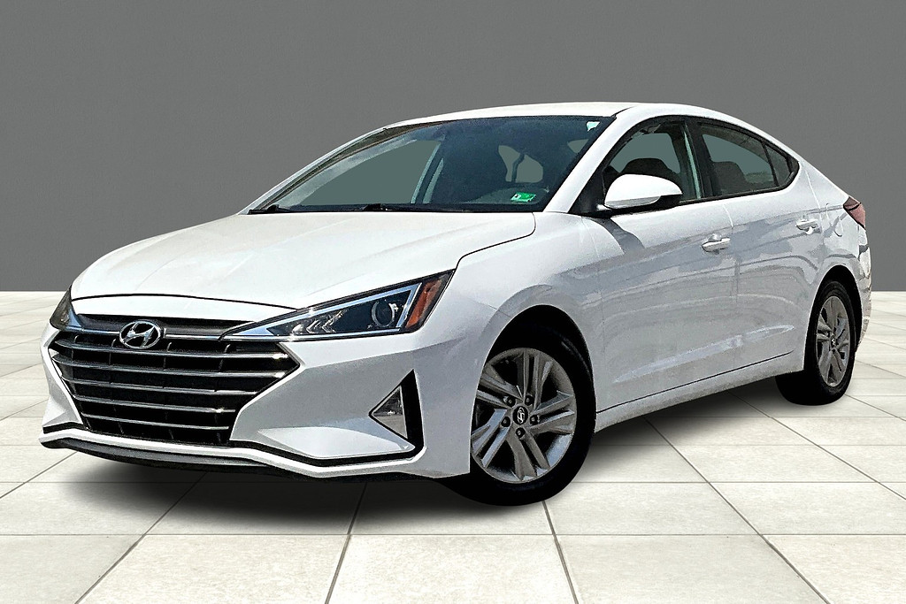 2019 Hyundai ELANTRA Located at Cole Auto Outlet light-box-slides