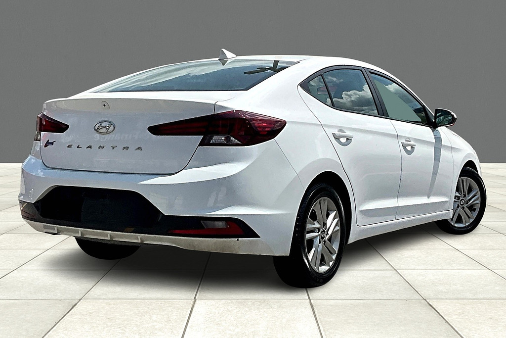 2019 Hyundai ELANTRA Located at Cole Auto Outlet light-box-slides