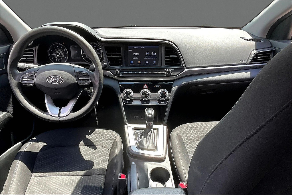 2019 Hyundai ELANTRA Located at Cole Auto Outlet light-box-slides