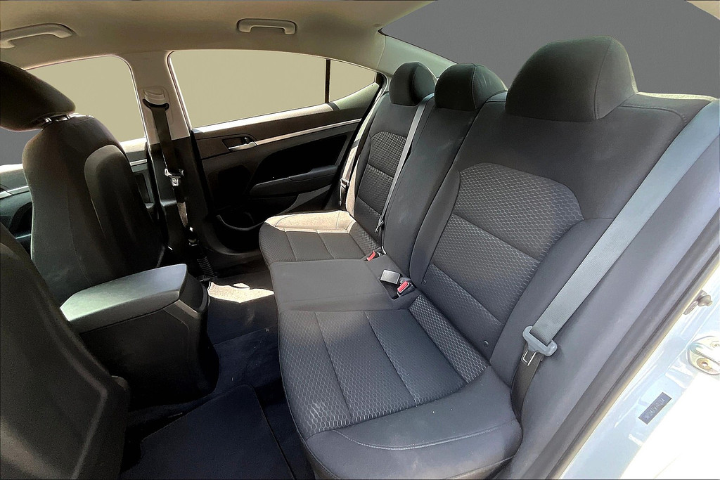 2019 Hyundai ELANTRA Located at Cole Auto Outlet slide-image