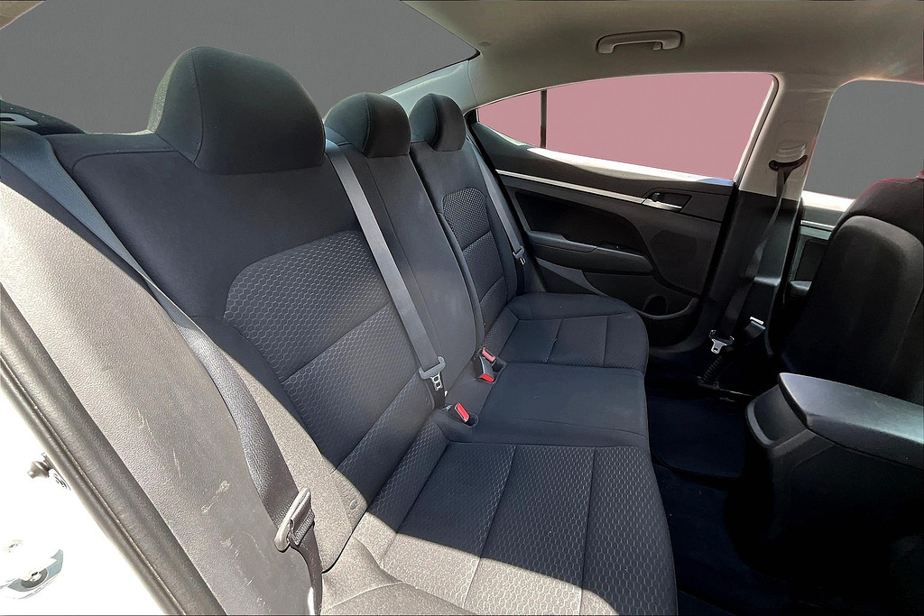 2019 Hyundai ELANTRA Located at Cole Auto Outlet light-box-slides