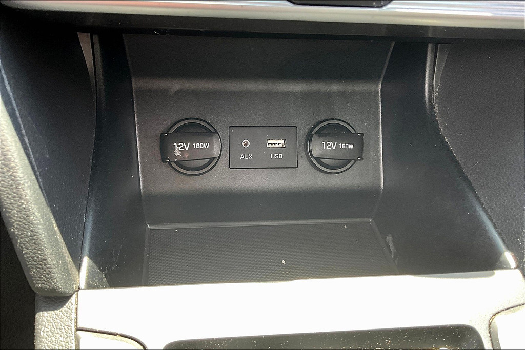 2019 Hyundai ELANTRA Located at Cole Auto Outlet slide-image