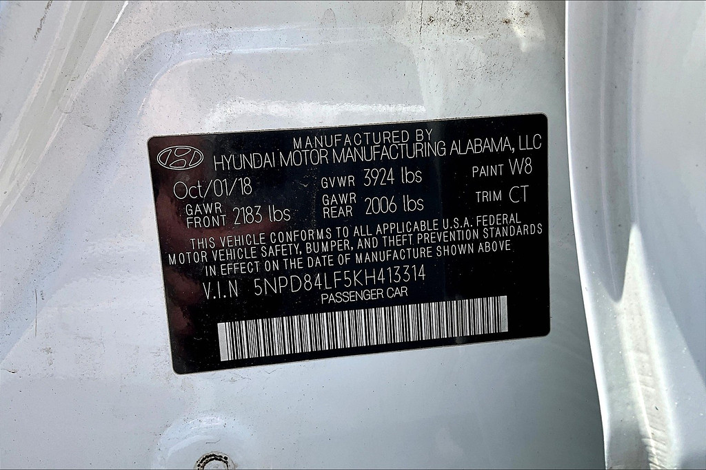 2019 Hyundai ELANTRA Located at Cole Auto Outlet light-box-slides