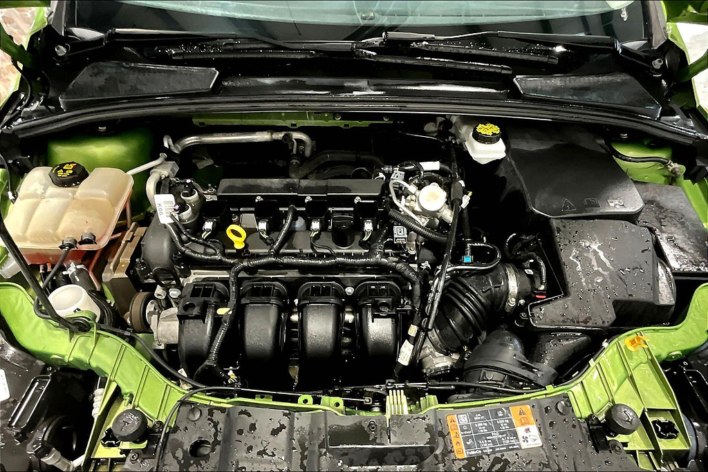 2018 Ford FOCUS Located at Cole Auto Outlet light-box-slides