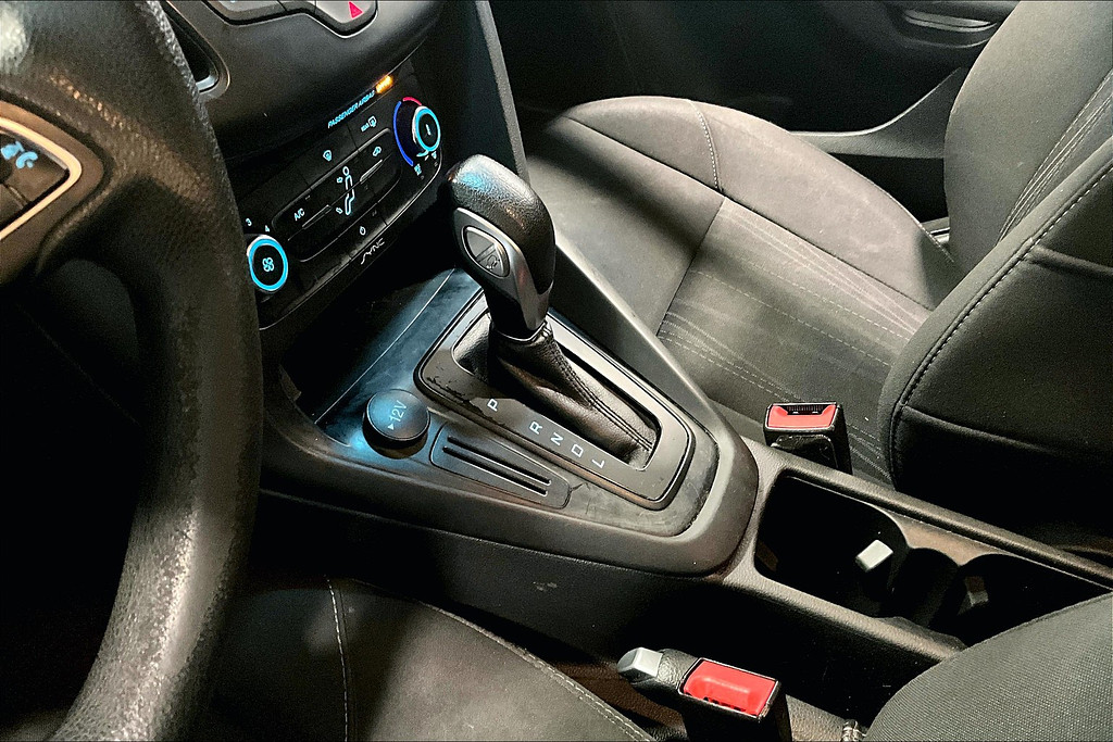 2018 Ford FOCUS Located at Cole Auto Outlet light-box-slides