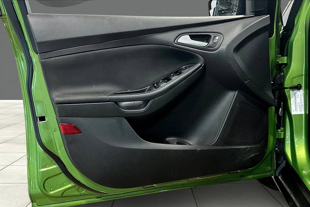 2018 Ford FOCUS Located at Cole Auto Outlet light-box-slides