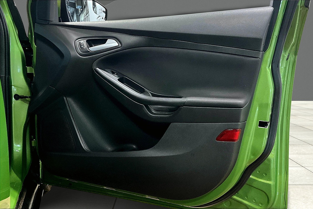 2018 Ford FOCUS Located at Cole Auto Outlet slide-image