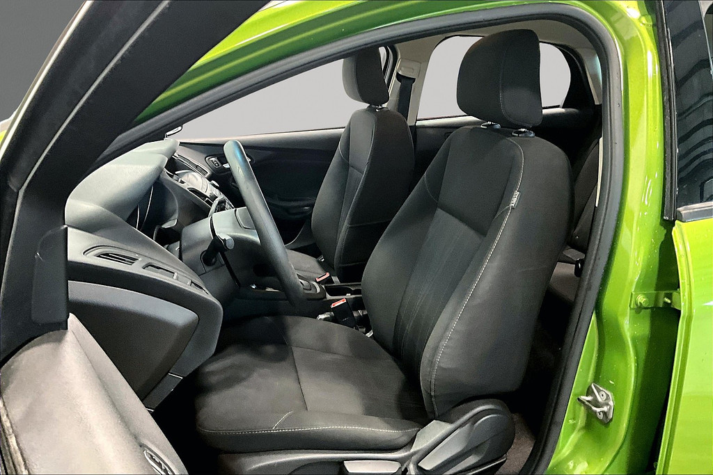 2018 Ford FOCUS Located at Cole Auto Outlet light-box-slides