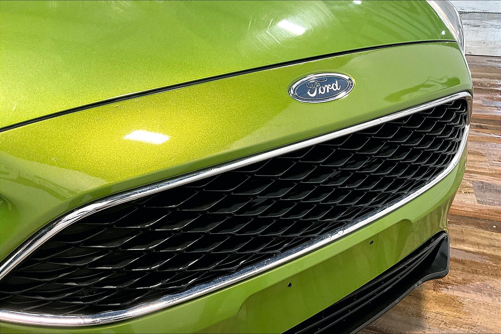 2018 Ford FOCUS Located at Cole Auto Outlet light-box-slides