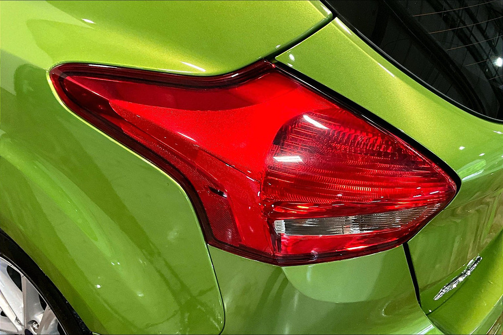 2018 Ford FOCUS Located at Cole Auto Outlet light-box-slides