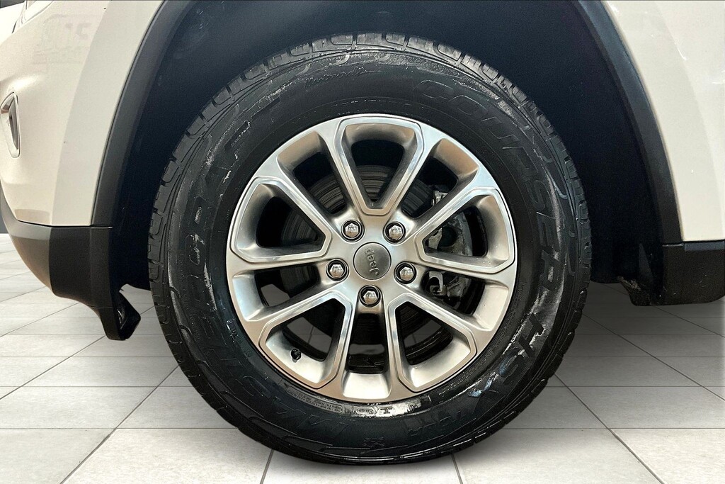 2014 Jeep GRAND CHEROKEE Located at Cole Auto Outlet light-box-slides