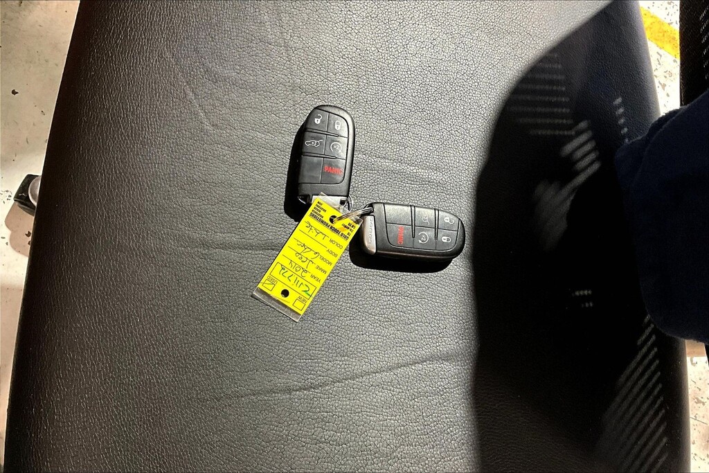 2014 Jeep GRAND CHEROKEE Located at Cole Auto Outlet slide-image