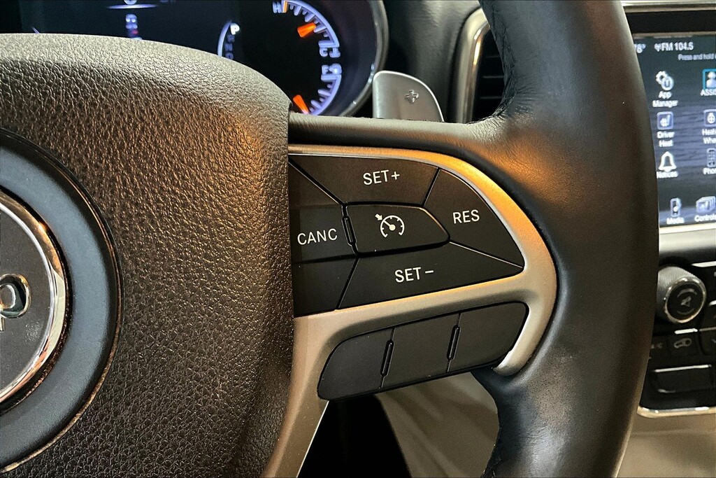 2014 Jeep GRAND CHEROKEE Located at Cole Auto Outlet slide-image