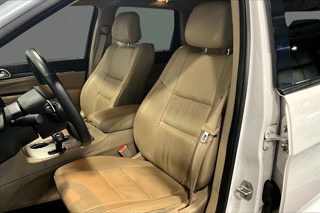 2014 Jeep GRAND CHEROKEE Located at Cole Auto Outlet slide-image