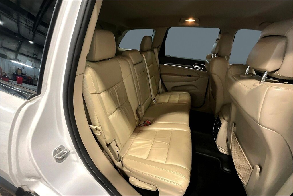 2014 Jeep GRAND CHEROKEE Located at Cole Auto Outlet slide-image