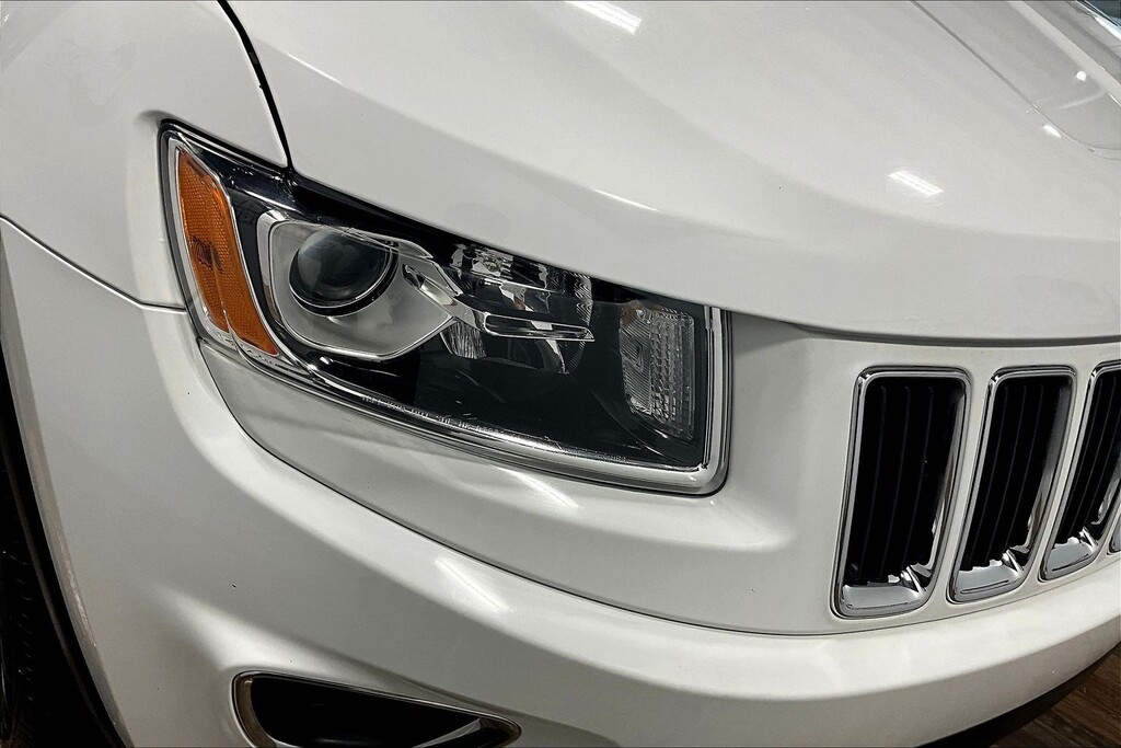 2014 Jeep GRAND CHEROKEE Located at Cole Auto Outlet light-box-slides