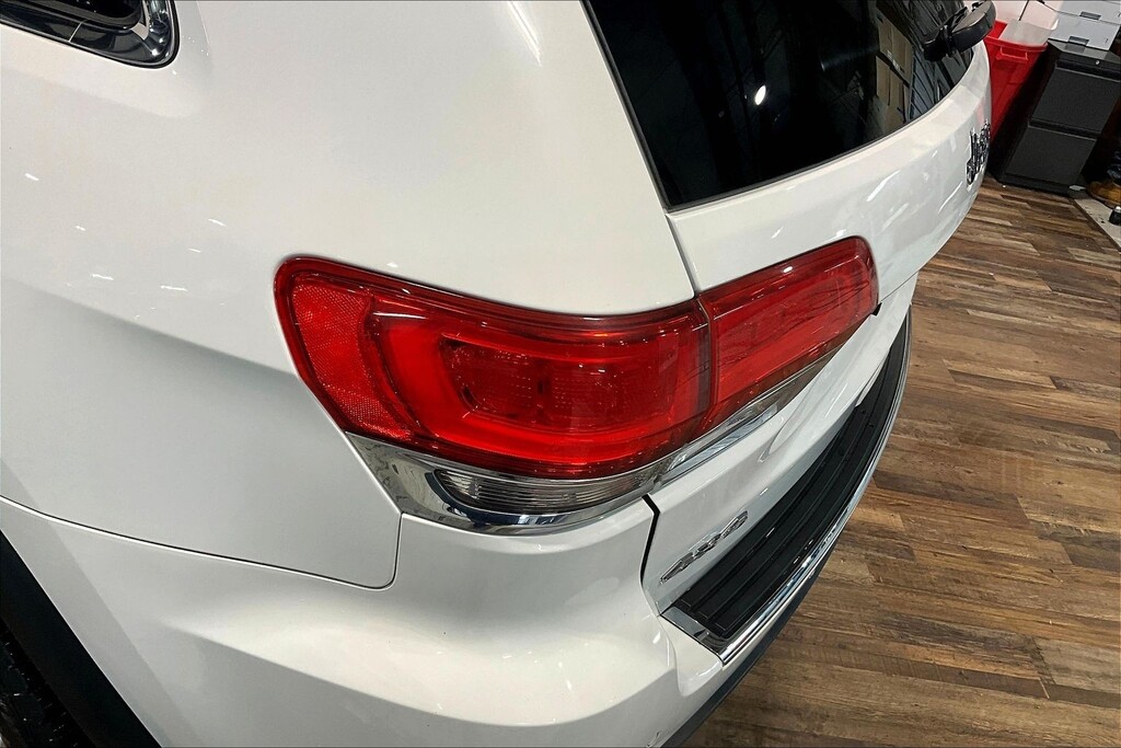 2014 Jeep GRAND CHEROKEE Located at Cole Auto Outlet light-box-slides