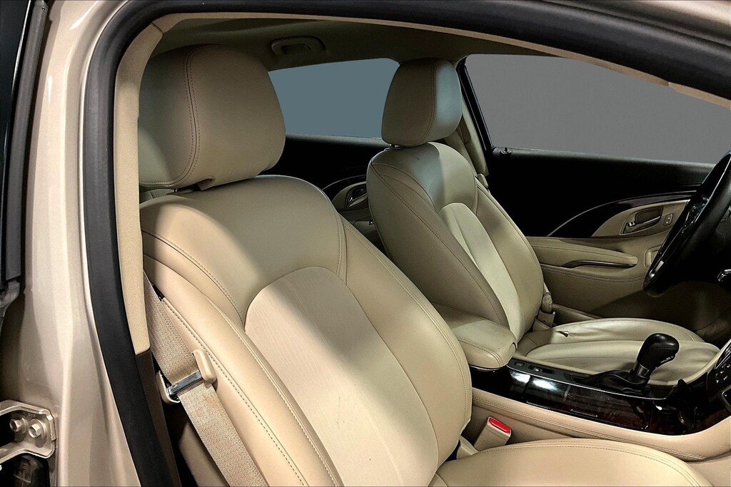 2015 Buick LACROSSE Located at Cole Auto Outlet light-box-slides