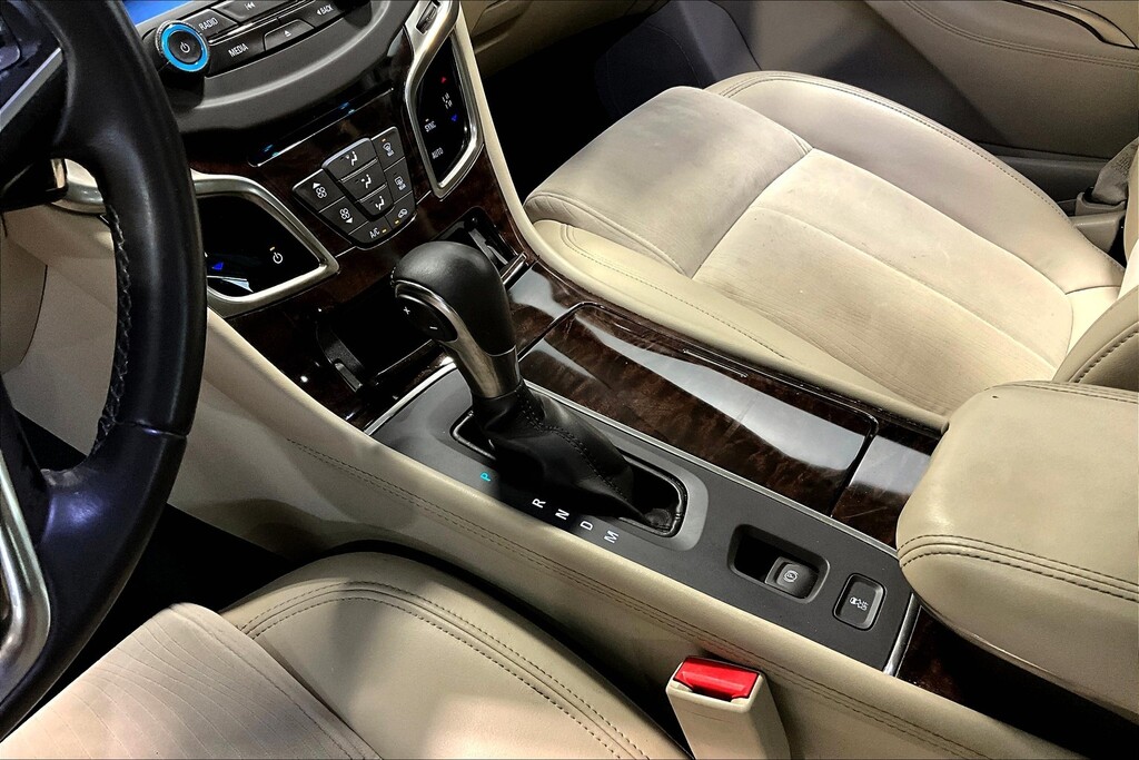 2015 Buick LACROSSE Located at Cole Auto Outlet light-box-slides
