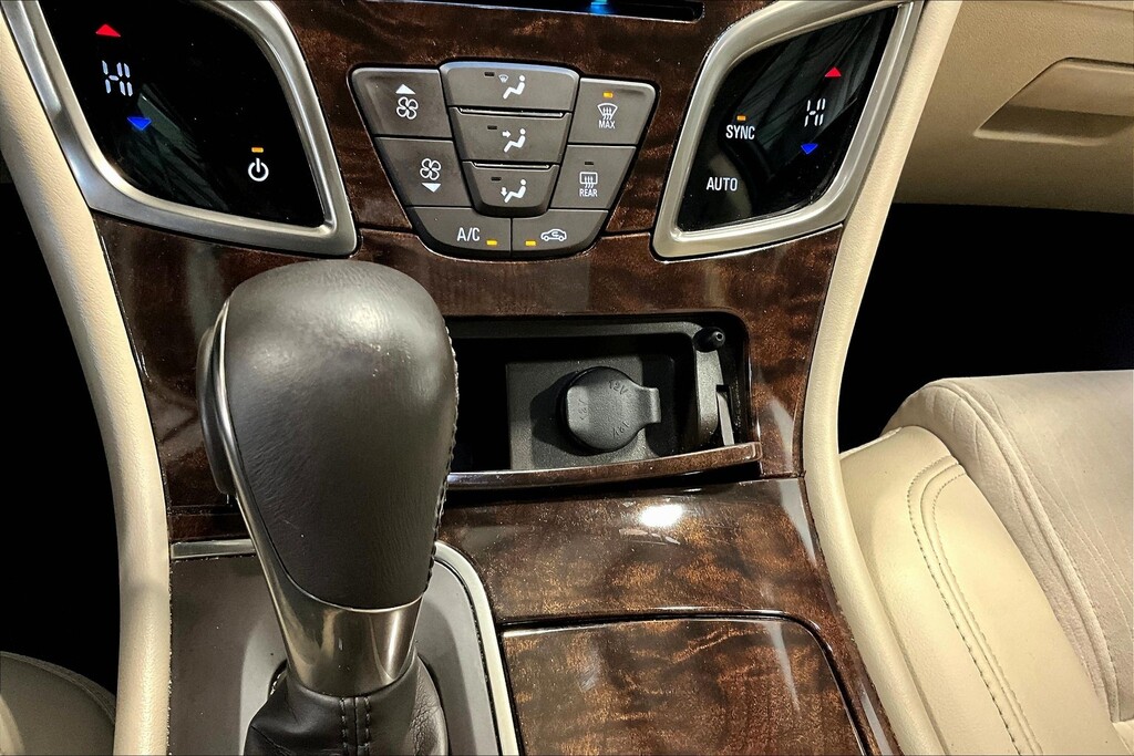 2015 Buick LACROSSE Located at Cole Auto Outlet slide-image