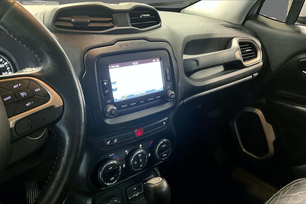 2017 Jeep RENEGADE Located at Cole Auto Outlet light-box-slides