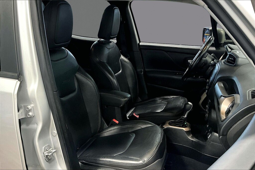 2017 Jeep RENEGADE Located at Cole Auto Outlet light-box-slides