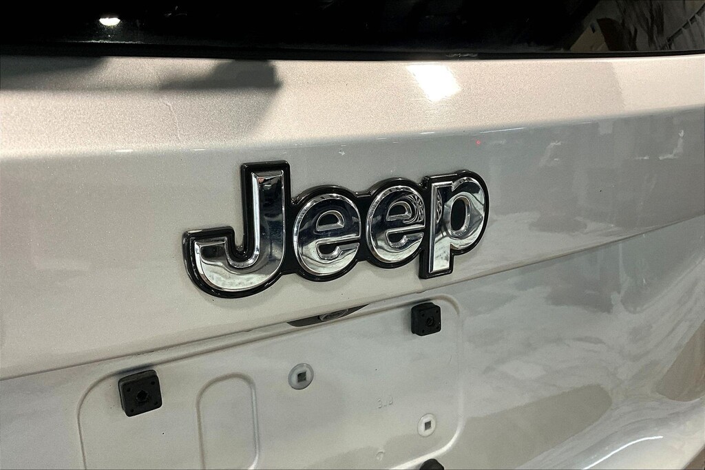 2017 Jeep RENEGADE Located at Cole Auto Outlet slide-image