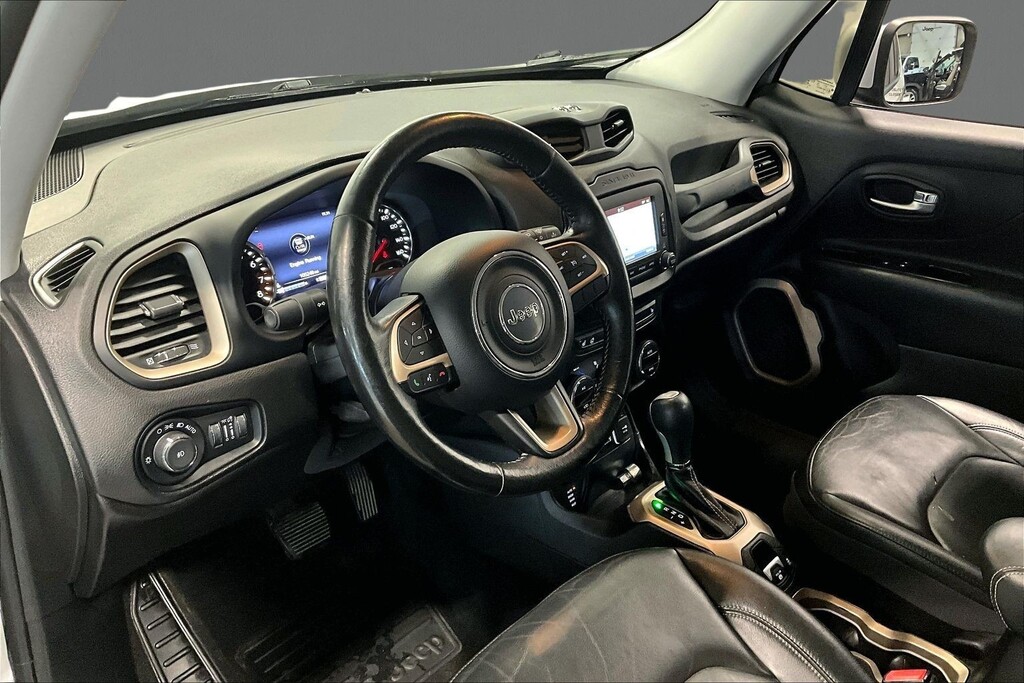 2017 Jeep RENEGADE Located at Cole Auto Outlet light-box-slides
