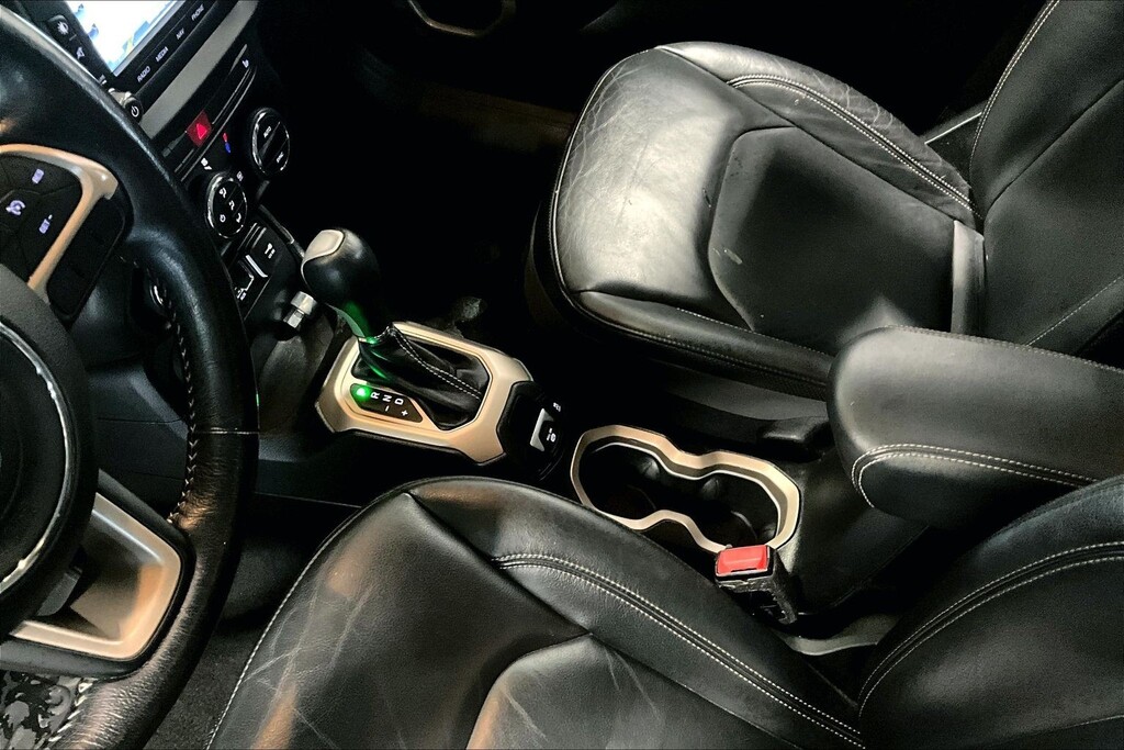 2017 Jeep RENEGADE Located at Cole Auto Outlet light-box-slides