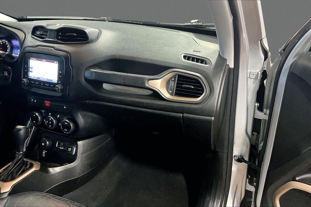 2017 Jeep RENEGADE Located at Cole Auto Outlet light-box-slides