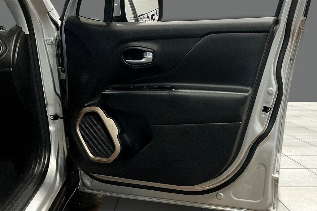 2017 Jeep RENEGADE Located at Cole Auto Outlet light-box-slides