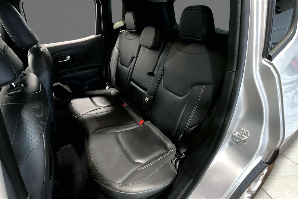 2017 Jeep RENEGADE Located at Cole Auto Outlet light-box-slides