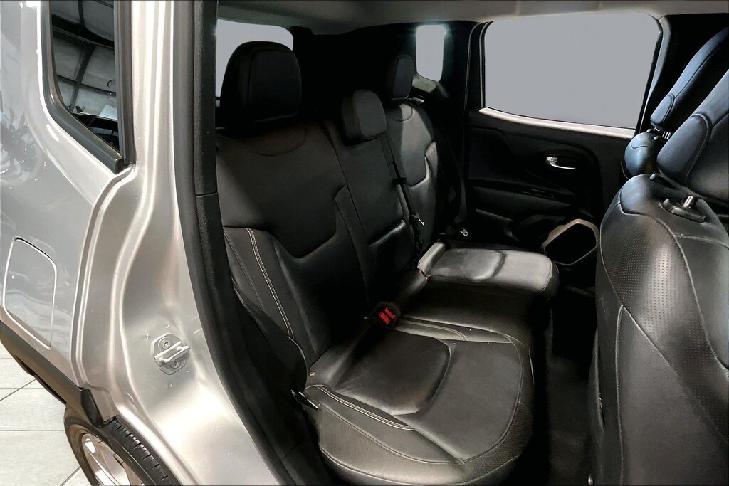 2017 Jeep RENEGADE Located at Cole Auto Outlet light-box-slides