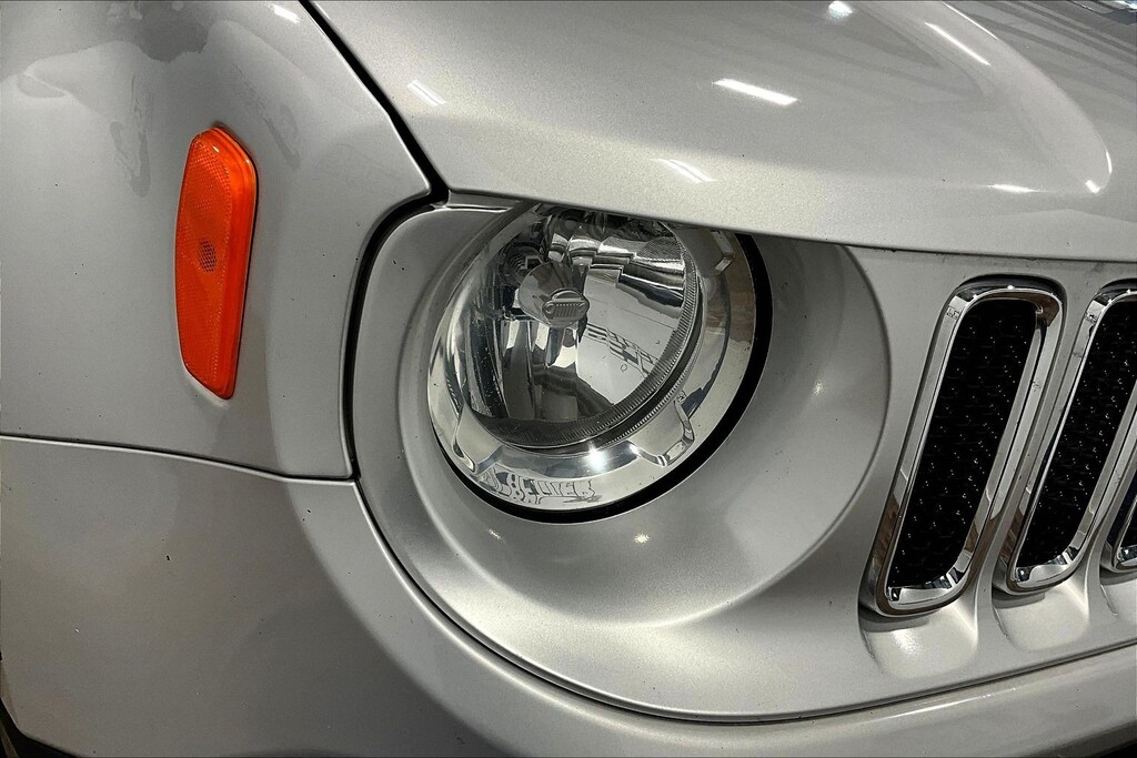 2017 Jeep RENEGADE Located at Cole Auto Outlet light-box-slides