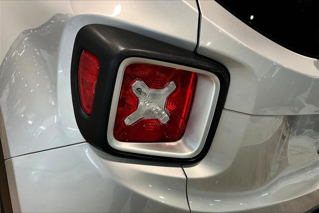 2017 Jeep RENEGADE Located at Cole Auto Outlet light-box-slides