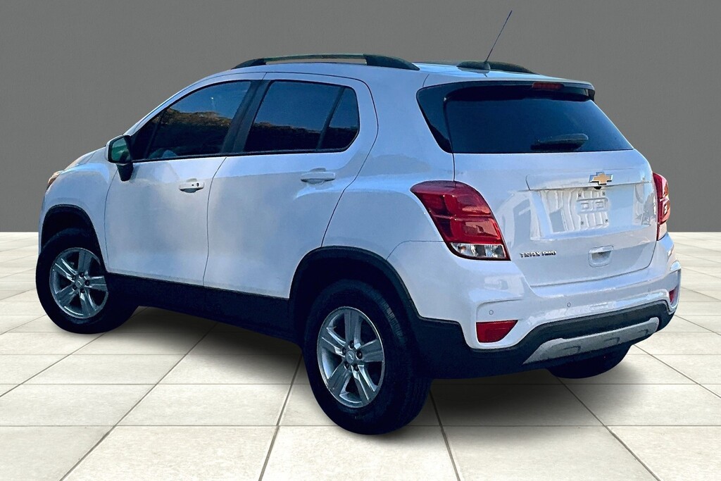 2022 Chevrolet TRAX Located at Cole Auto Outlet light-box-slides