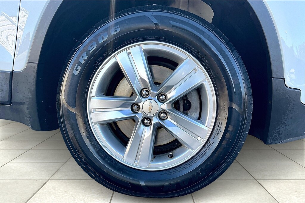 2022 Chevrolet TRAX Located at Cole Auto Outlet slide-image