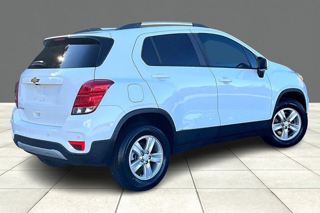 2022 Chevrolet TRAX Located at Cole Auto Outlet slide-image