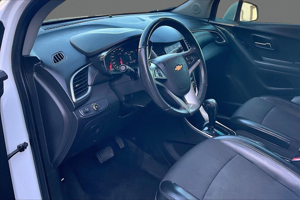 2022 Chevrolet TRAX Located at Cole Auto Outlet slide-image