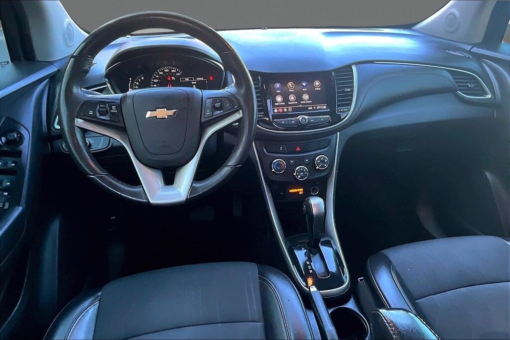 2022 Chevrolet TRAX Located at Cole Auto Outlet slide-image