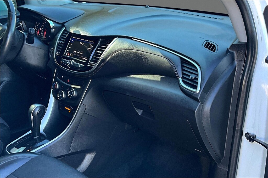 2022 Chevrolet TRAX Located at Cole Auto Outlet slide-image