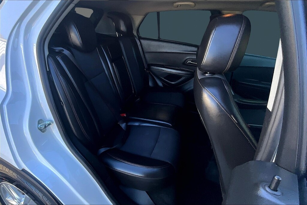 2022 Chevrolet TRAX Located at Cole Auto Outlet slide-image