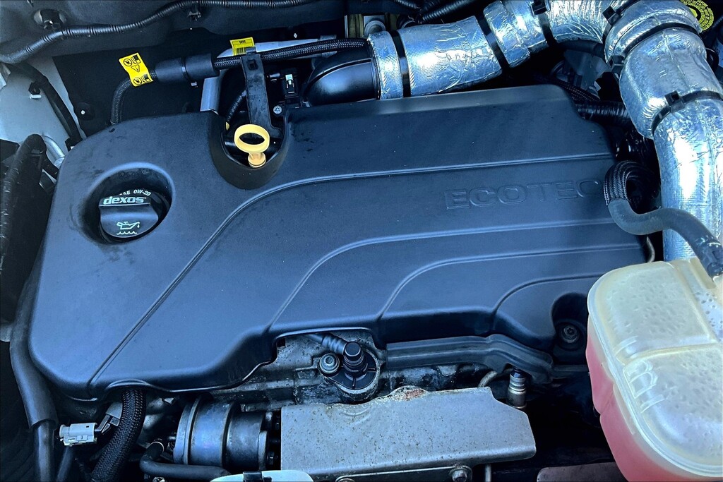 2022 Chevrolet TRAX Located at Cole Auto Outlet slide-image