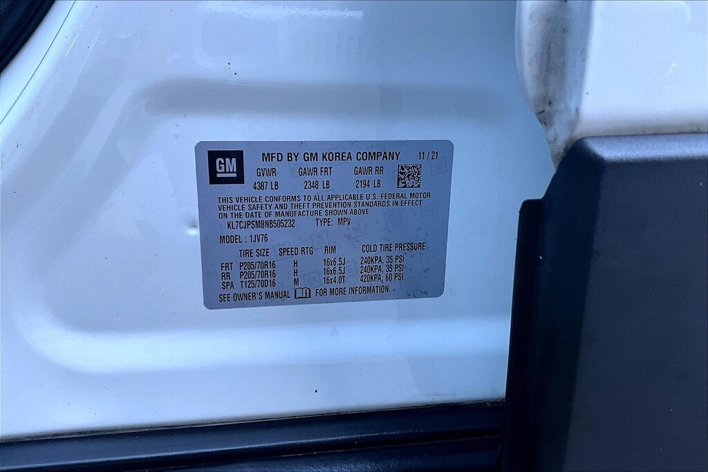 2022 Chevrolet TRAX Located at Cole Auto Outlet light-box-slides